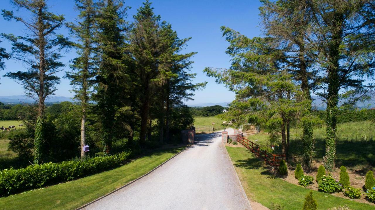 Inch View Lodge Milltown  エクステリア 写真